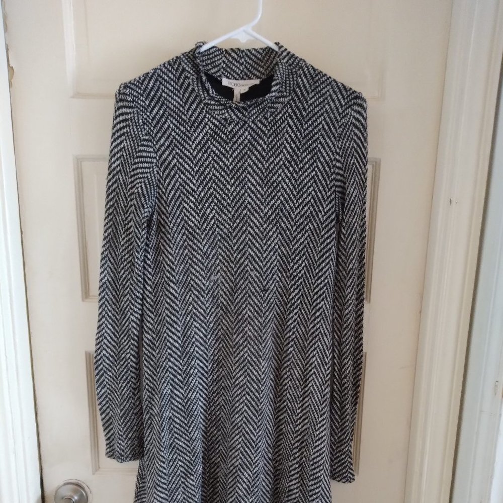 BCBG Knit Dress. Chevron Pattern. Black and White. Size M